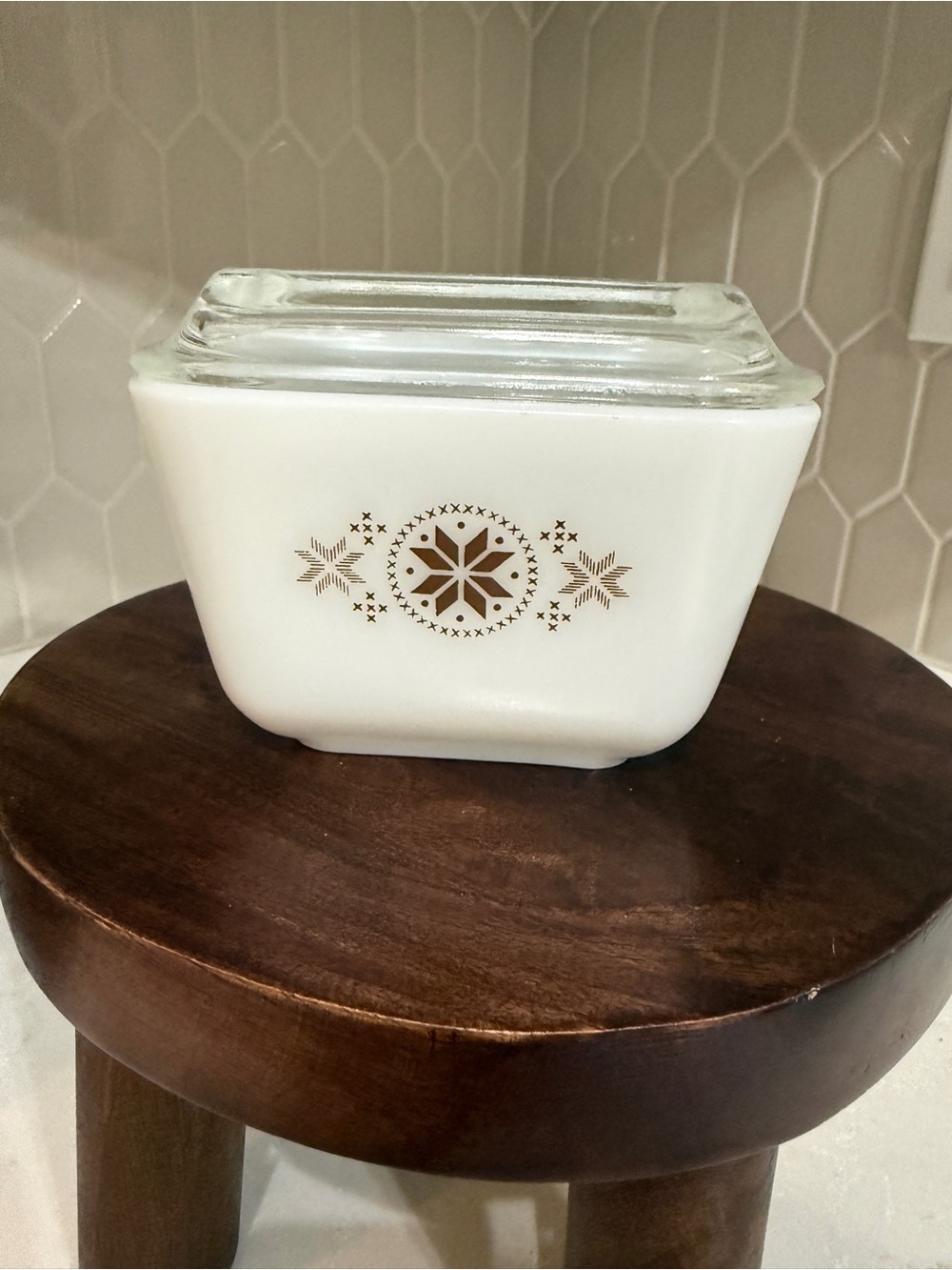 Pyrex Town and Country 501 Fridgie with Lid- MINT